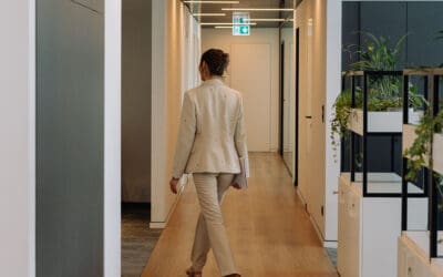 Duna House központi iroda – Inspiráló terek prémium burkolatokkal